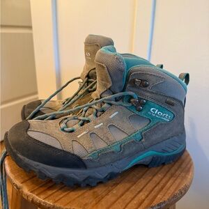 Clorts Hiking Boots in Gray and Teal